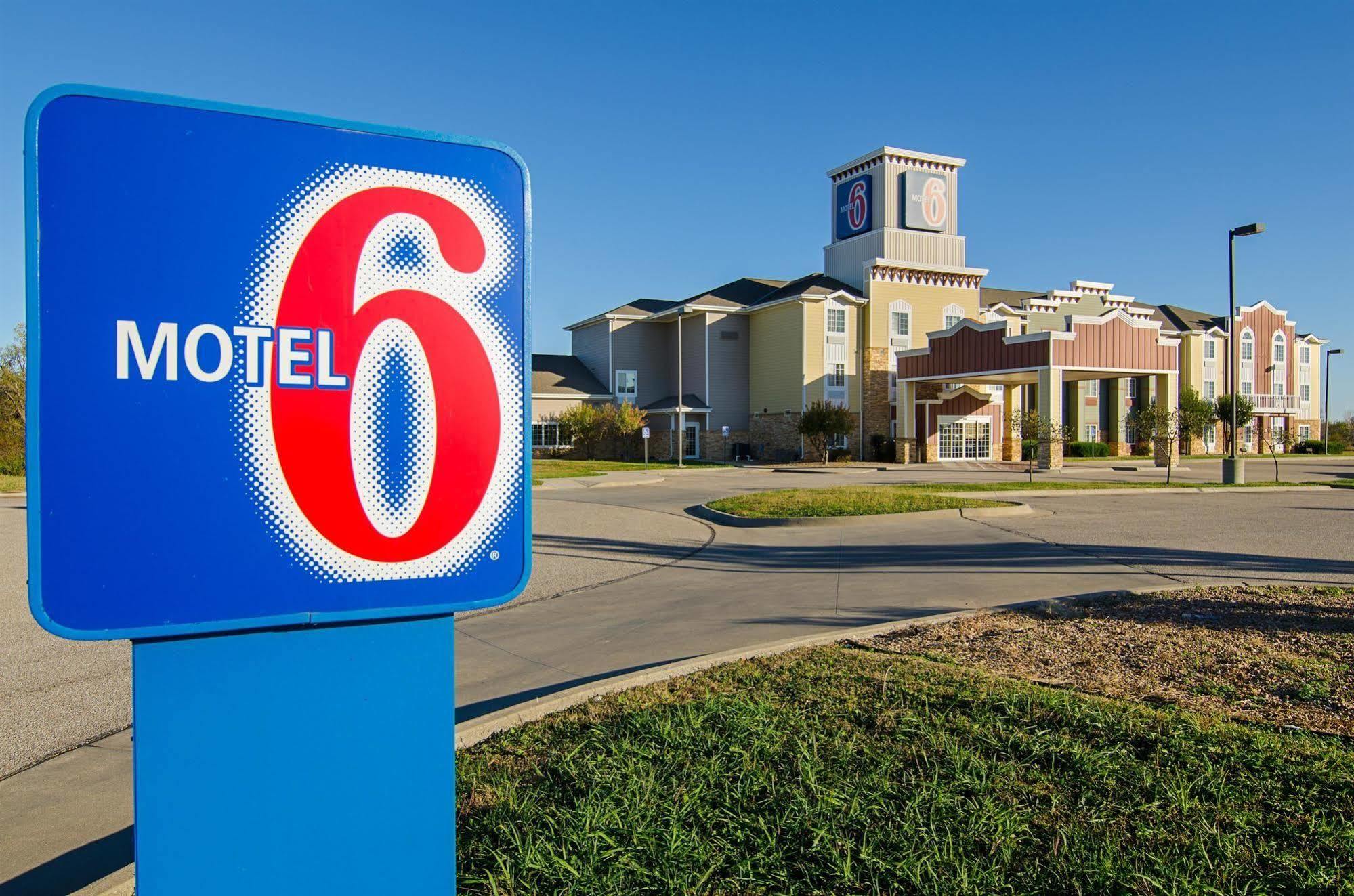 Motel 6-Valley Center, Ks Park City Buitenkant foto